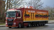 Ein positiv optisch auffälliger niederländischer Sattelzug mit MAN TGS Zugmaschine der Fa. Ben Becker International Transport bv am 19.03.21 Berlin Weißensee.
