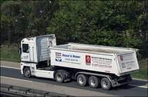 Ein seltens  Baufahrzeug  ist ein RENAULT MAGNUM 460PS. EPPMANN Baustoffe&Transport. setzt hier einen bei Hohenlimburg ein.
