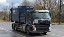 ALBA Recycling GmbH mit einem VOLVO FM 410 Abrollkipper am 19.03.21 Berlin Weißensee.