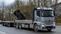 MAXIKraft Kran- und Schwerlastlogistik Inh. Maik Kanitzky e.K. mit einem MB ACTROS 2645 EURO 6 Pritschen-LKW (Selbstlader) + Hänger am 19.03.21 Berlin Weißensee.
