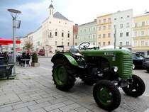 STEYR-180a(Hubraum:2661ccm; Baujahr:1957)am Hauptplatz von Ried; 200710
