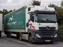 =MB Actros-Sattelzug von MARCOTRAN rastet in der Region Bodensee im Oktober 2019