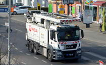 Veolia Deutschland GmbH mit einem MAN TGS 26.440 Abwasserspülfahrzeug am 24.03.21 Berlin Buch. 