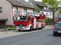 Drehleiter der Feuerwehr H�nfeld auf einem Iveco Magirus EuroFire tector, gesehen am 16.04.09 in 36088 H�nfeld 