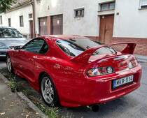 Ein Solcher A80 Toyota Supra ist heutzugate eine große Seltenheit, ich fühle mich sehr glücklich dass ich einen Stück so einfach September 2020 auf der Straße sehen konnte.