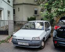 Renault Clio Mk1 part in September, 2020.