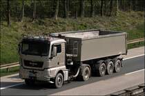 MAN TGX 18.480 ist mit Schotter in Richtung Ruhrgebiet unterwegs. (15.04.2009)