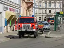 Graz. Steyr Puch Pinzgauer 716 D der Berufsfeuerwehr Graz ist hier am 29.03.2021 auf Einsatzfahrt am Dietrichsteinplatz zu sehen.