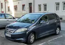 Honda FR-V, ein Familienauto mit 6 Sitzplätze (ähnlicher Konzept wie Fiat Multipla), gesehen in 09.2020.