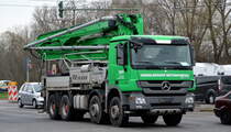 Heidelberger Beton GmbH mit Mercedes Benz ACTROS 3241 mit WAITZINGER W 36 XXH- Betonpumpe am 01.04.21 Berlin Marzahn.