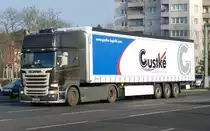 Scania- Planensattelzug, 'Spedition Heinrich Gustke' GmbH. Berlin, Heerstraße im Januar 2020.