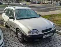 Toyota Corolla E110 Kombi, gesehen in Nov. 2020.