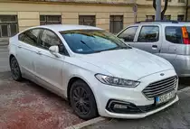 Ford Mondeo Mk5, fotografiert in Januar 2021.