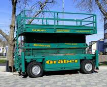 Arbeitsbühne, vertikal verstellbar, März 2021