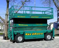 Arbeitsbühne, vertikal verstellbar, März 2021