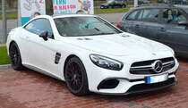 Ein recht schöner weißer Mercedes Benz AMG SL 500? V8 Biturbo aus den vergangenen drei Jahren denke ich am 06.04.21 Berlin Marzahn.