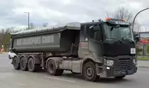 NST Schirmer & Gimmler Transport GmbH - Fuhrgewerbe mit einem Sattelkipper mit RENAULT TRUCKS 400 Zugmaschine am 07.04.21 Berlin Marzahn. 
