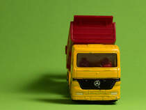 Mercedes LKW Pritsche MK E9111 von Siku. Tabletop-Fotografie 