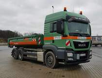 =MAN-Kipper von MAX WILD-Transporte steht im März 2021 auf dem Rasthof Fulda-Nord