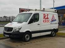 =MB Sprinter von R.S.-Spezialtransport steht am Rasthof Fulda-Nord im März 2021 