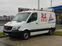 =MB Sprinter von R.S.-Spezialtransport steht am Rasthof Fulda-Nord im März 2021 