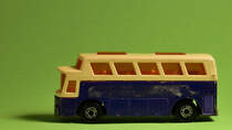 Airport Coach(1977 - 1984) Matchbox Superfast 1-75, mit gebrauchsspuren. Tabletop Fotografie im Dez. 2020