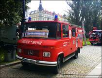 Feuerwehrauto Mercedes 408 Feuerwehrleute Abteilung am Prag am 26.9.2013.