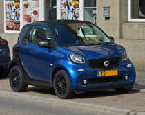 Smart for two steht am Straßenrand. 04.21