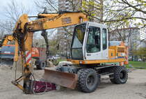 LIEBHERR 900 LITRONIC Mobilbagger am 17.04.21 Baustelle Berlin Marzahn.