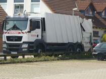 14.04.2009: Der MAN TGS 26.320 bei der Arbeit. 