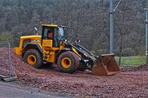 Radlader JCB 435 S an einer Schotter Verladestelle im Einsatz. 04.2021  

