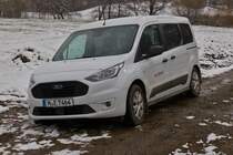 Ford Tourneo Connect, steht am Rande eines Feldweges abgestellt. 04.2021

