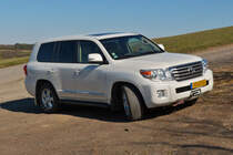 Toyota Land Cruiser, gesehen an einem Feldweg. 03.2021

