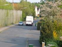 18.04.2009: Ein MAN 26.320 Sidepress hat gerade eine Papiertonne entlehrt, und f�hrt zur n�chsten.