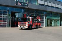 BF Frankfurt am Main Mercedes Benz Atego DLK 23/12 (1/30) mit neuen Korb am 23.04.21