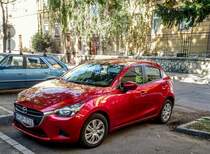 Mazda 2 in rot, gesehen in 09.2020.