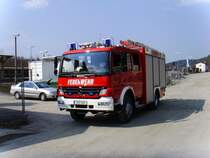 MB Feuerwehrfahrzeug der Freiwilligen Feuerwehr Adorf/Vogtland am 12.04.2009 zu einem  Einsatz  am Adorfer Bahnhof.