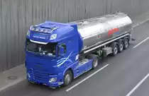 Peter Wand Transporte mit DAF XF 530 Zugmaschine mit Tankaufleger für Lebensmittel der Fa. Roth GmbH & Co. KG am 26.04.21 Berliner Stadtautobahn Höhe Knobelsdorffbrücke.