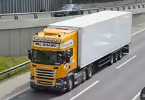 Eine irische Spedition Mc GRANE mit einen Kühlthermo-Sattelzug mit SCANIA R 580 Zugmaschine am 26.04.21 Berliner Stadtautobahn Höhe Knobelsdorffbrücke.