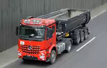 Sattelkipper mit MB AROCS 1845 Zugmaschine am 26.04.21 Berliner Stadtautobahn Höhe Knobelsdorffbrücke.