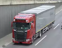 Die niederländische Spedition Rijskamp-Transport V.O.F. mit einem Sattelzug mit SCANIA S 520 Zugmaschine am 26.04.21 Berliner Stadtautobahn Höhe Knobelsdorffbrücke.