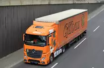 Gübau Logistics GmbH mit einem Sattelzug mit MB ACTROS 1842 Zugmaschine am 26.04.21 Berliner Stadtautobahn Höhe Knobelsdorffbrücke.
