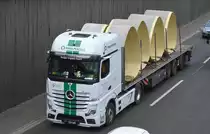 Feralpi Stahlhandel GmbH mit einem interessantem Sattelzug mit MB ACTROS 1851 Zugmaschine am 26.04.21 Berliner Stadtautobahn Höhe Knobelsdorffbrücke.