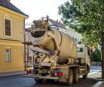 Rückansicht: Mercedes-Benz Arocs Betonmixer. Aufnahmezeit: September, 2020.