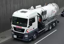 REMONDIS GmbH & Co. KG mit einem recht neuen MAN Abwasserspülfahrzeug am 26.04.21 Berliner Stadtautobahn Höhe Knobelsdorffbrücke.