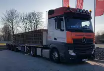 =MB Actros-Sattelzug der Firma UNIVERSALTRANSPORT aus Gotha rastet im März 2021 an der A 7