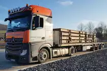 =MB Actros-Sattelzug der Firma UNIVERSALTRANSPORT aus Gotha rastet im März 2021 an der A 7