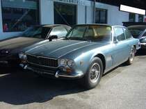 Maserati Mexiko. Vorgestellt wurde das Auto auf dem Pariser Autosalon des Jahres 1966. Ab dem Frühjahr 1967 ging er in Produktion. Bis zum Ende dieser Modellreihe im Jahr 1973 verließen 472 Autos dieses Typs die Werkshallen in Modena/Emiglia Romagna. Dieser Mexico ist mit dem  kleinen  V8-Motor aus dem Quattroporte ausgerüstet. Er hat einen Hubraum von 4136 cm³ und leistet 290 PS. Ratingen-Breitscheid am 13.05.2021.