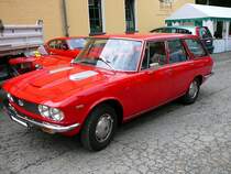 Mazda 1800 Kombi, gebaut von 1968 bis 1973. Der Mazda 1800 basierte auf dem gleich aussehenden Mazda 1500. In Japan und den USA hieß dieses Modell  Luce . In Deutschland wurde dieses Modell nicht angeboten. In unseren Nachbarländern Niederlande, Schweiz und Österreich verkaufte sich dieses Modell allerdings sehr gut. Angetrieben wird der Wagen von einem Vierzylinderreihenmotor, der aus einem Hubraum von 1796 cm³ 100 PS leistet. Die Höchstgeschwindigkeit wurde mit 155 km/h angegeben. Nippon Classic Days an der Essener Dampfbierbrauerei im Jahr 2008 oder 2009.