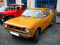 Datsun Cherry 100A Kombi wie er von 1972 bis 1977 im Verkaufsprospekt zu finden war. Der Datsun Cherry wurde im Oktober 1972 vorgestellt. Das Modell war als zwei- und viertürige Limousine, als dreitüriges Kombimodell (Foto), sowie als Coupe lieferbar. Der modern konzipierte Kleinwagen brauchte den Vergleich mit der Konkurrenz nicht zu scheuen. War er doch mit einem quer eingebauten Vierzylinderreihenmotor ausgerüstet, der aus einem Hubraum von 988 cm³ eine Leistung von 45 PS an die Vorderachse weiter gibt. Ein solches Kombi stand im Herbst 1972 mit einem Kaufpreis von DM 7460,00 in den Preislisten der Datsun-Händler. Nippon Classic Days an der Essener Dampfbierbrauerei im Jahr 2008 oder 2009.